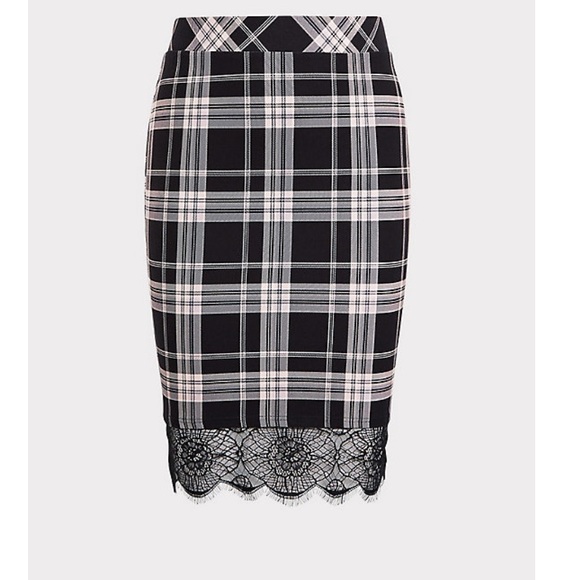 🆕 Torrid black plaid & lace ponte pencil skirt 2 - Picture 4 of 7